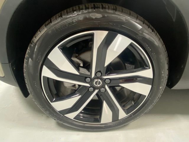 Certified 2025 Volvo XC40 B5 Ultra w/ Protection Package Premier image 5
