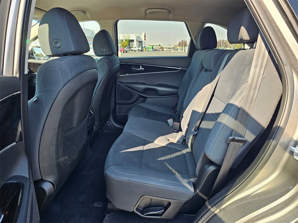 Used 2019 Kia Sorento LX image 17