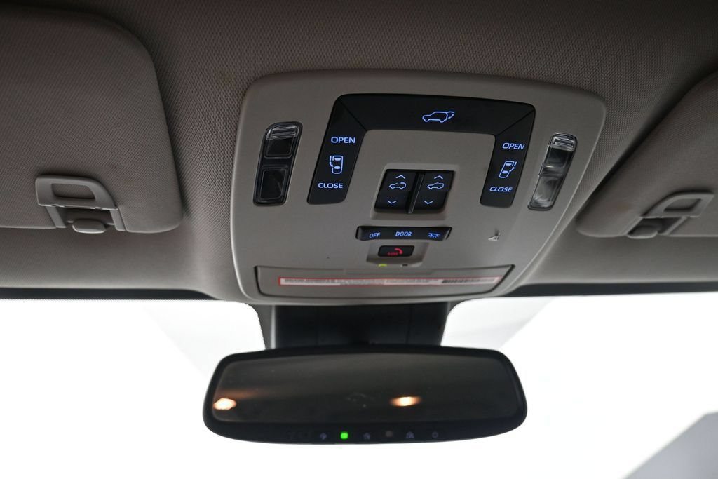 Certified 2022 Toyota Sienna XLE AWD/4WD image 17