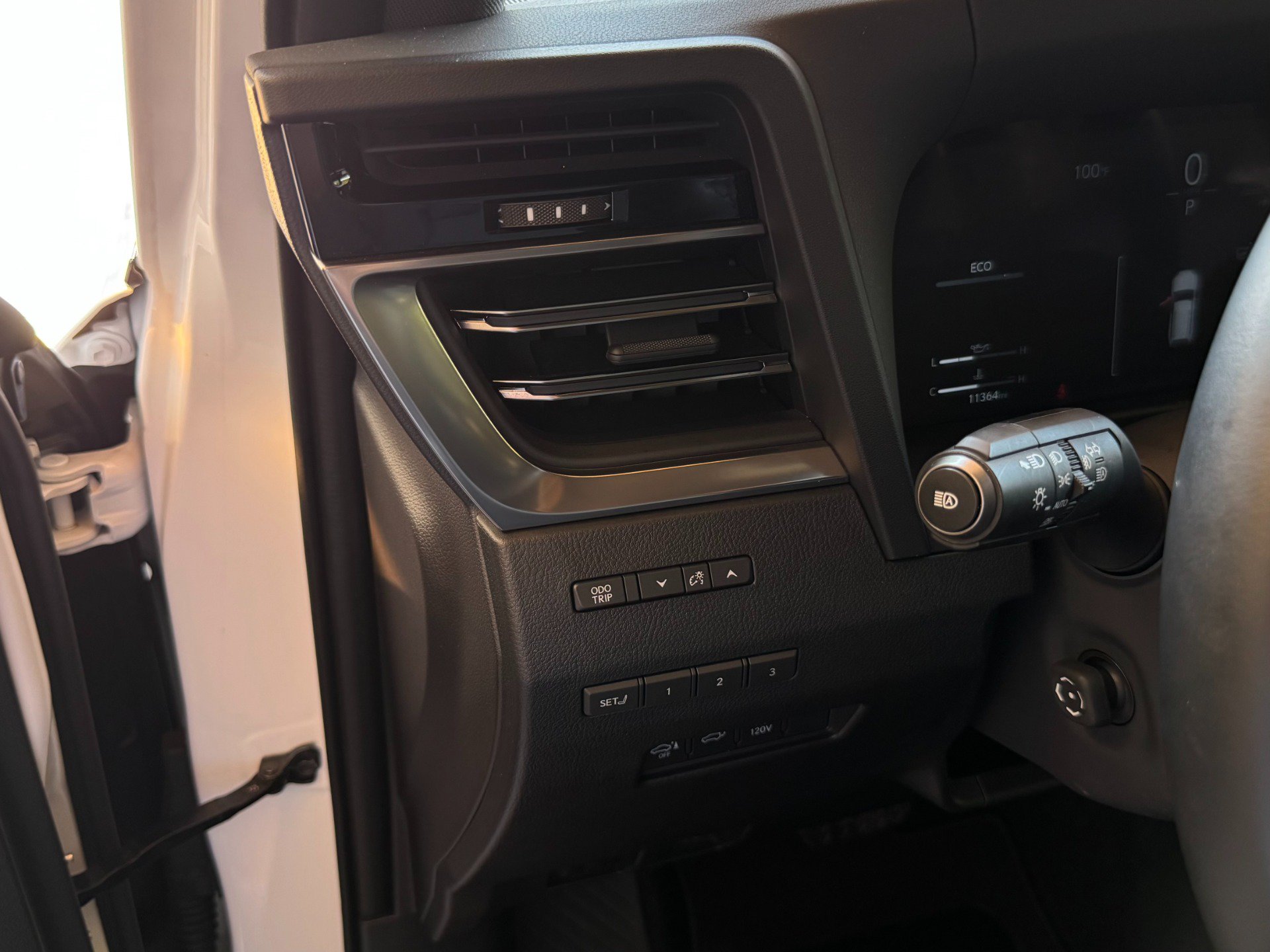 Used 2025 Lexus GX 550 w/ Cold Area Package AWD/4WD image 16