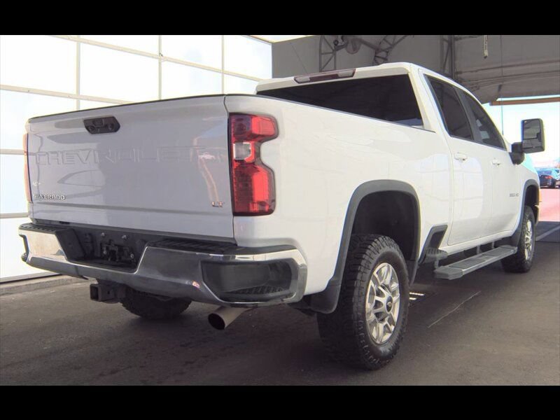 Used 2022 Chevrolet Silverado 2500 LT w/ Convenience Package AWD/4WD image 4