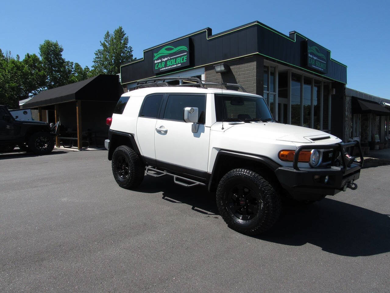 Used 2014 Toyota FJ Cruiser 4WD w/ Upgrade Package image 2