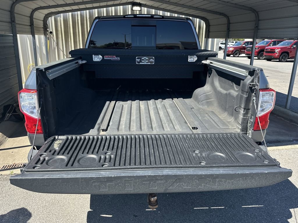 Used 2017 Nissan Titan SL image 31