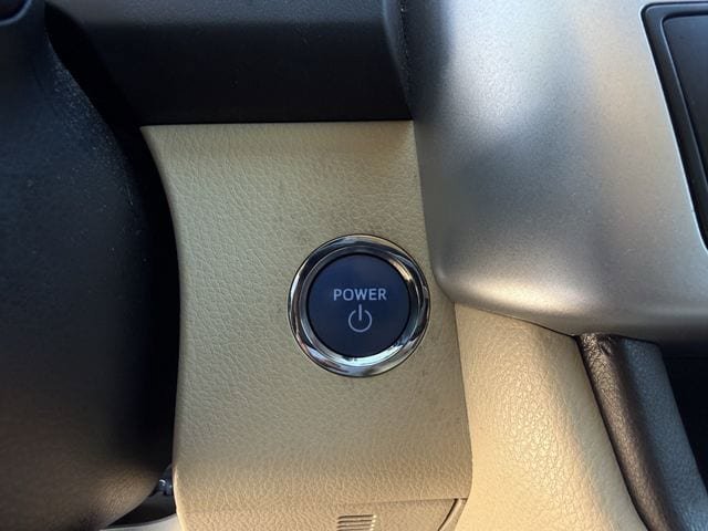 Used 2017 Toyota Highlander Limited AWD/4WD image 24