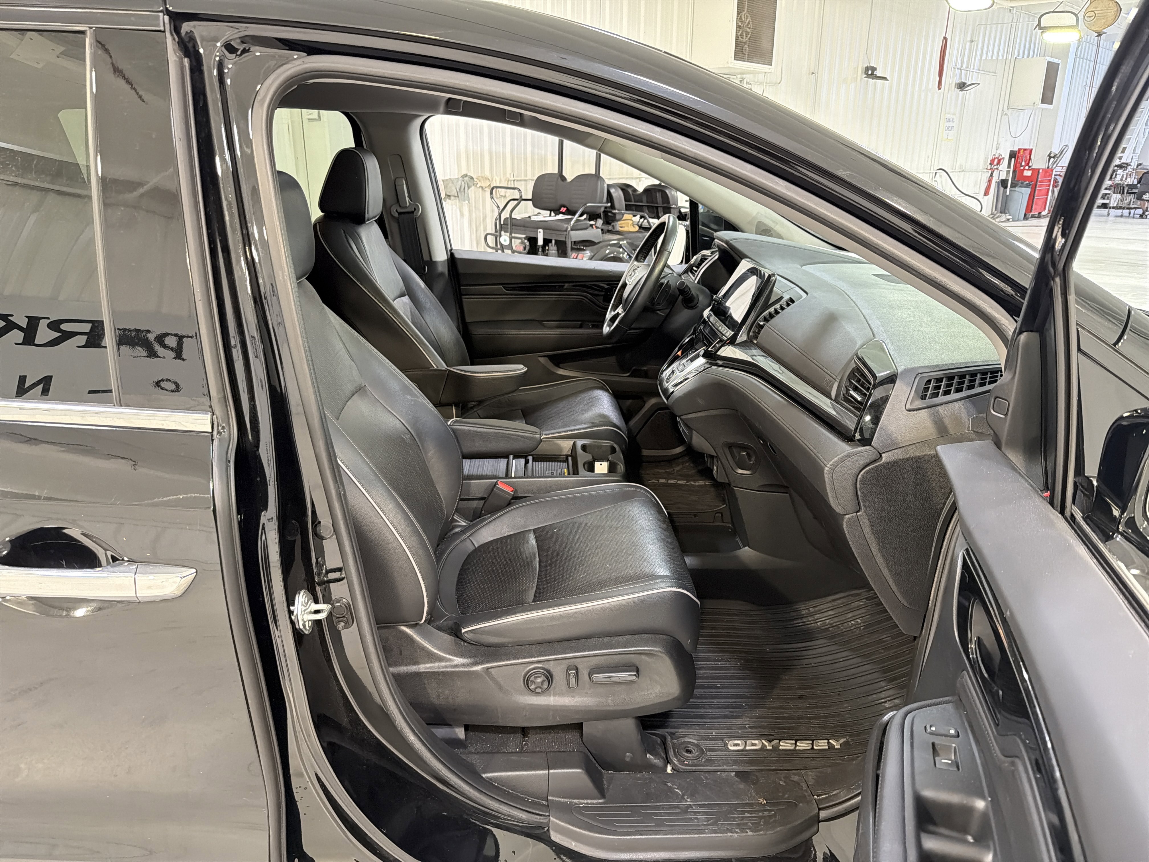 Used 2023 Honda Odyssey Elite image 15
