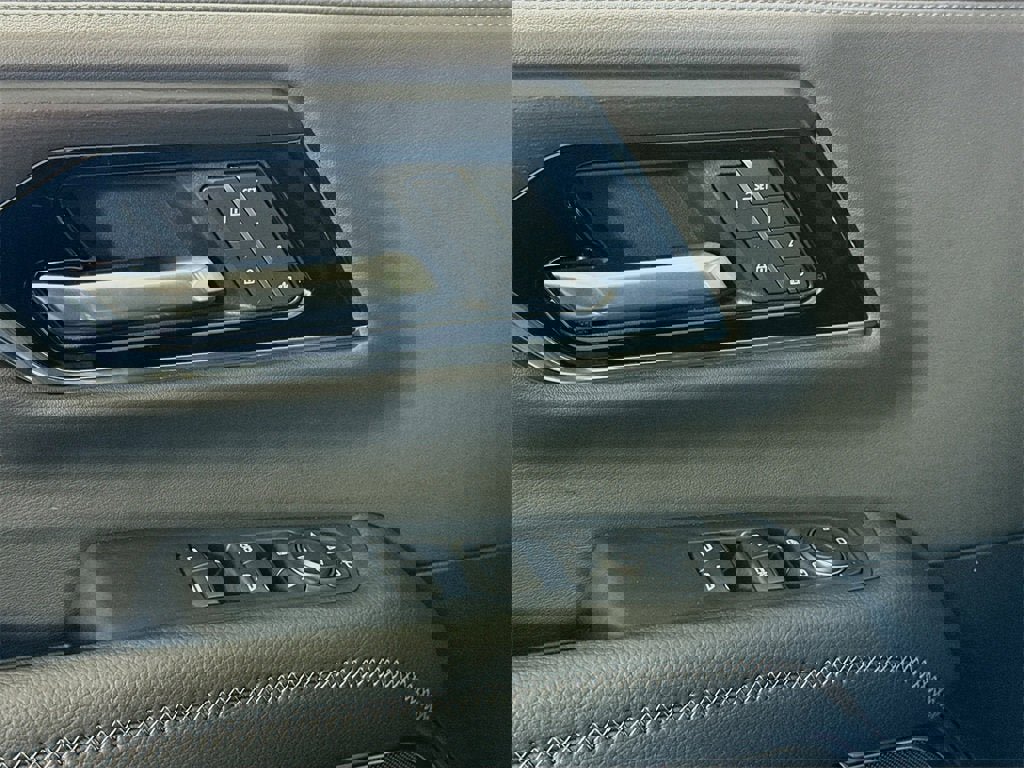 New 2026 GMC Yukon Denali w/ Sun & Power Step Package image 13