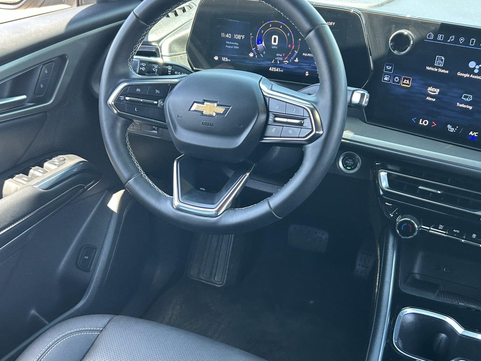 Certified 2025 Chevrolet Traverse LT FWD image 17