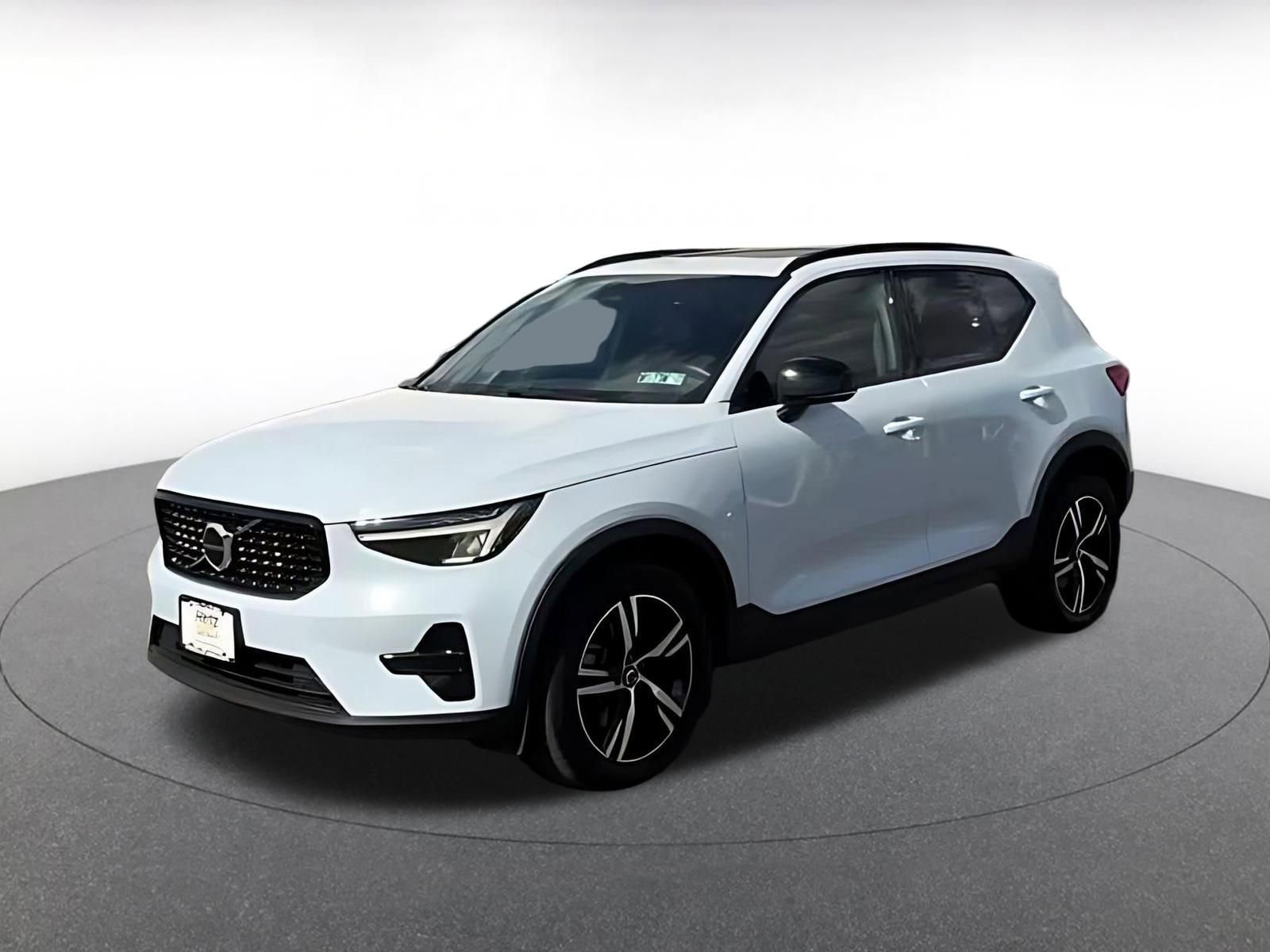 Used 2024 Volvo XC40 B5 Core AWD/4WD image 7