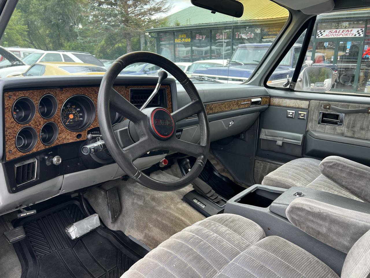 Used 1989 GMC Suburban 4WD image 7