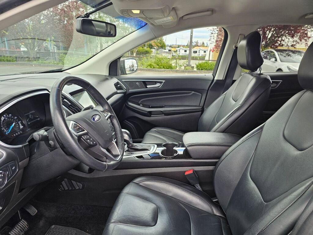 Used 2017 Ford Edge Titanium w/ Technology Package image 24