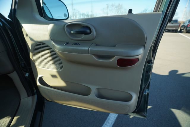 Used 2003 Ford F150 XLT image 19