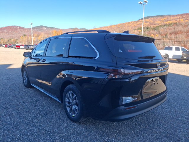New 2026 Toyota Sienna XLE AWD/4WD image 5