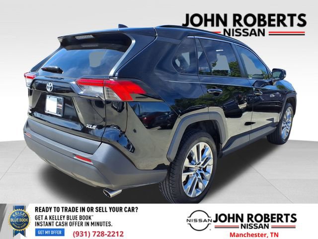 Used 2022 Toyota RAV4 XLE Premium image 17