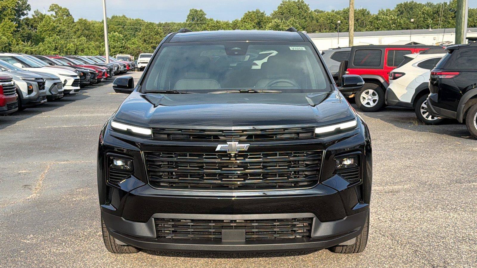 New 2027 Chevrolet Traverse LT w/ Midnight/Sport Edition FWD video 2