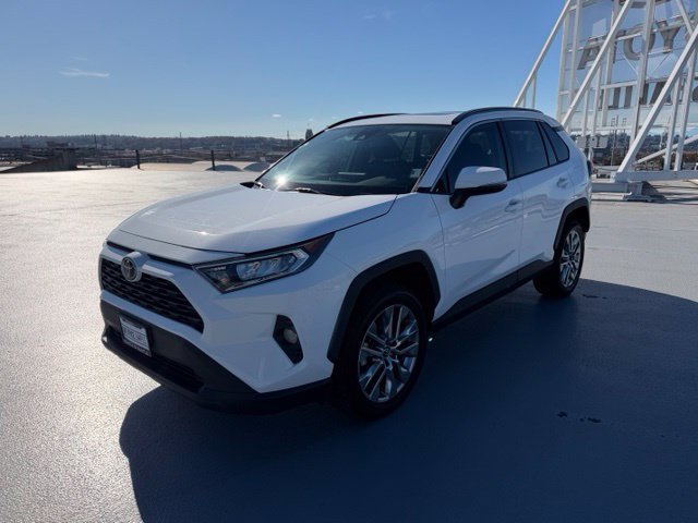 Used 2020 Toyota RAV4 XLE Premium FWD image 7
