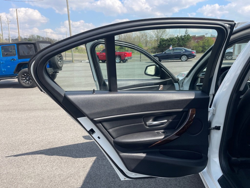 Used 2015 BMW 328i Sedan RWD image 18