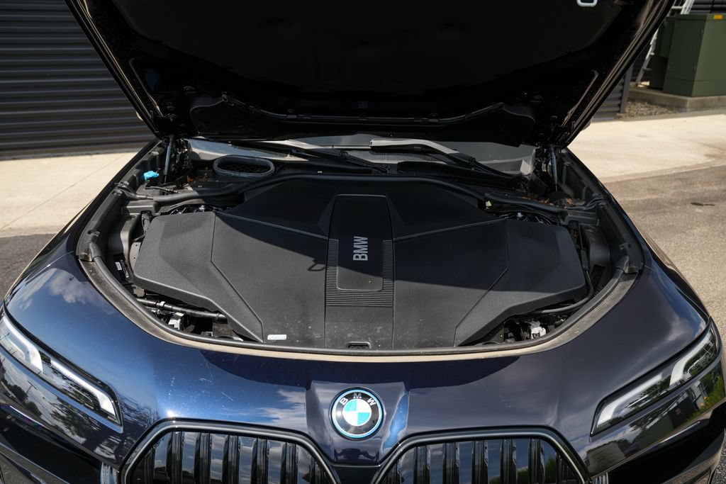 Used 2025 BMW i7 xDrive60 AWD/4WD image 10