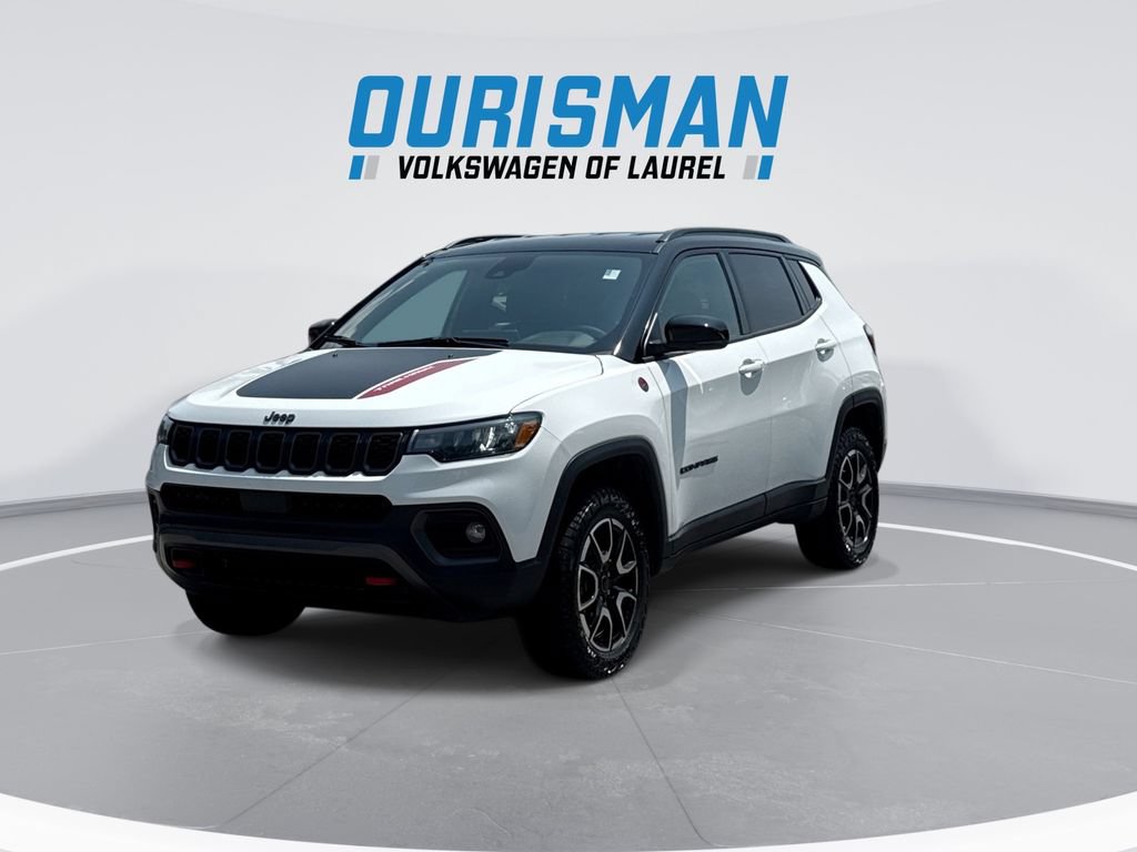 Used 2025 Jeep Compass Trailhawk AWD/4WD image 4
