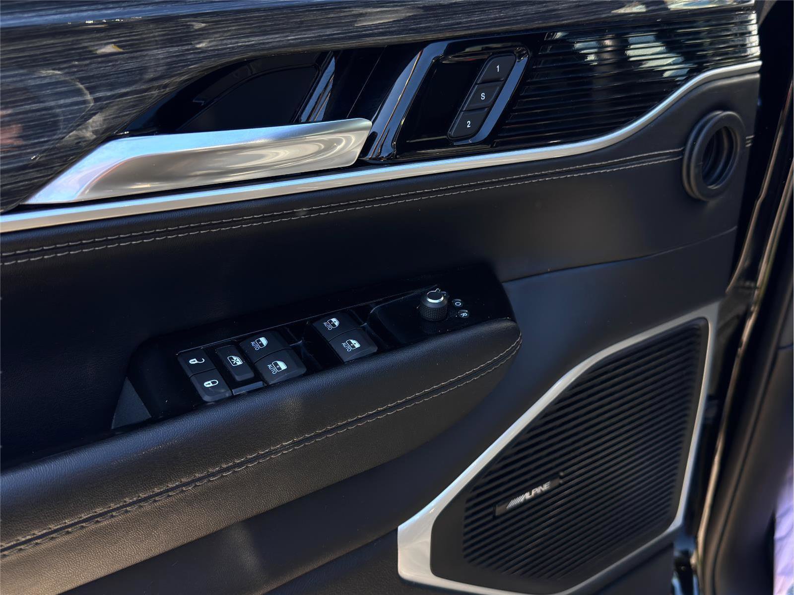 Used 2022 Jeep Wagoneer Series II AWD/4WD image 9