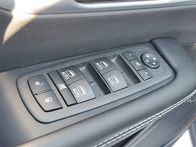 New 2026 Chrysler Pacifica Limited w/ Uconnect Theater Family Group image 48