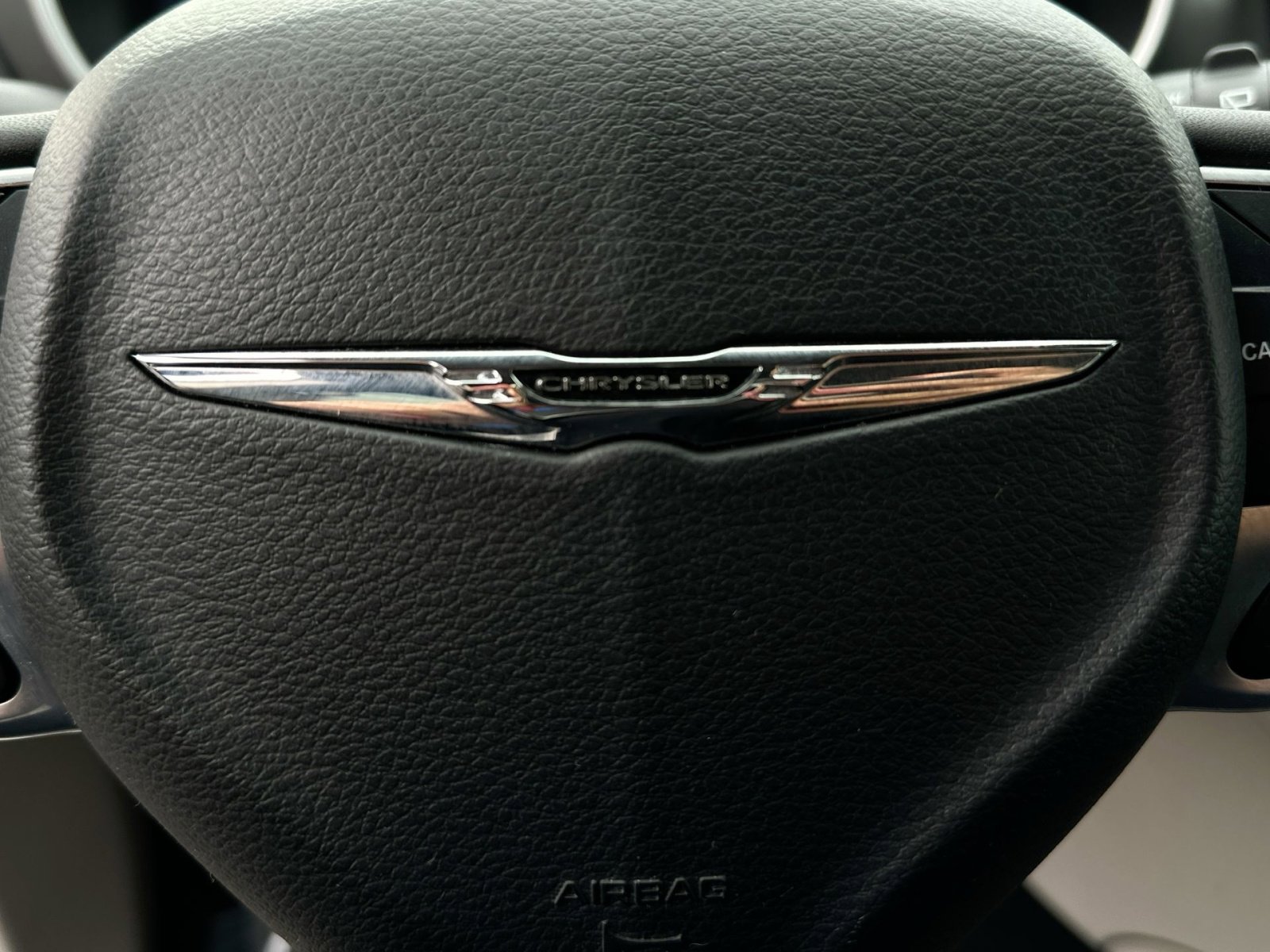 Used 2023 Chrysler Pacifica Touring-L image 21