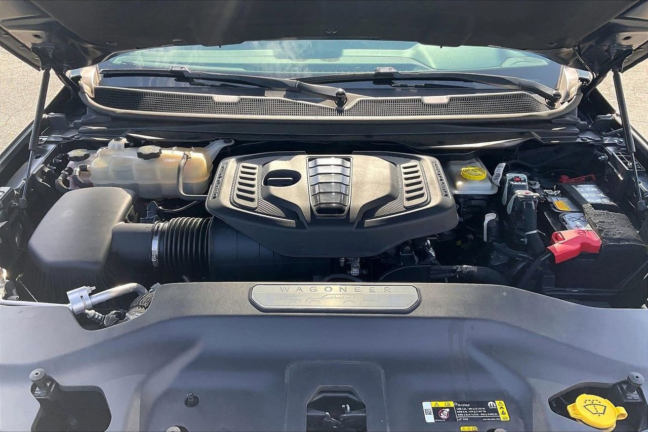 Used 2023 Jeep Wagoneer 4WD w/ Premium Group I image 40