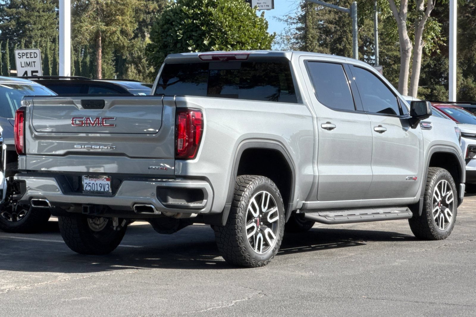 Used 2023 GMC Sierra 1500 AT4 w/ AT4 Premium Package AWD/4WD image 5