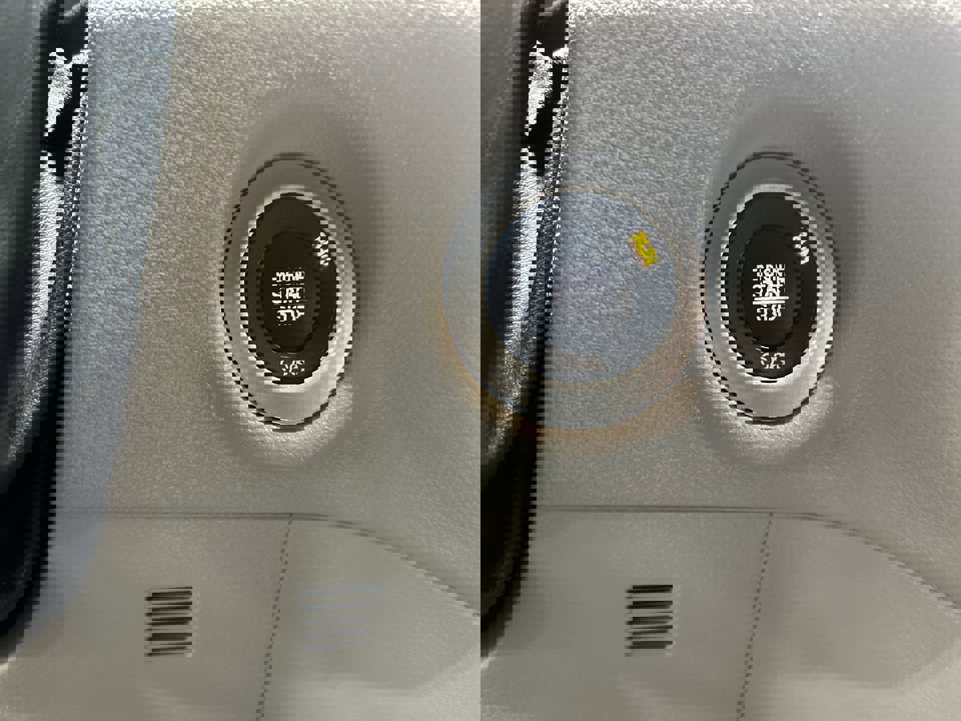 Used 2023 Chrysler Pacifica Touring-L image 19