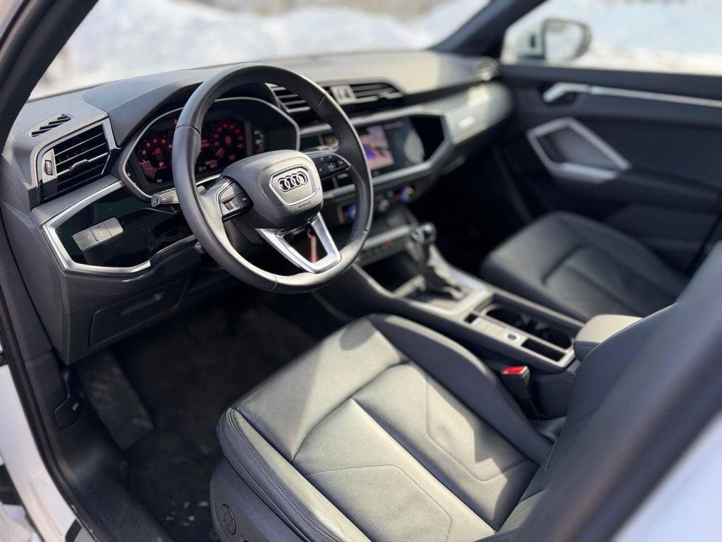 Used 2025 Audi Q3 2.0T Premium image 13