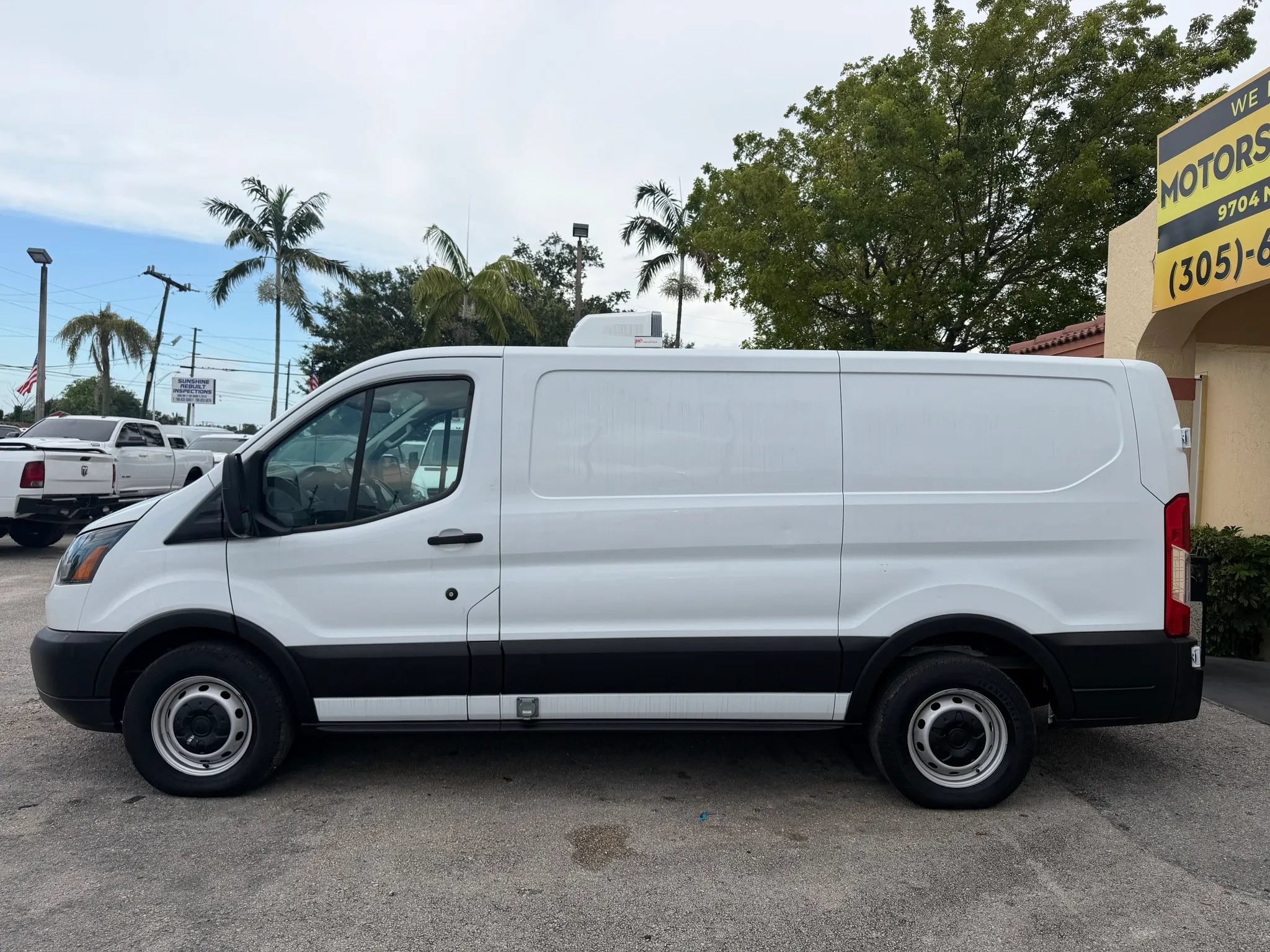 Used 2019 Ford Transit 150 130 Low Roof RWD image 3