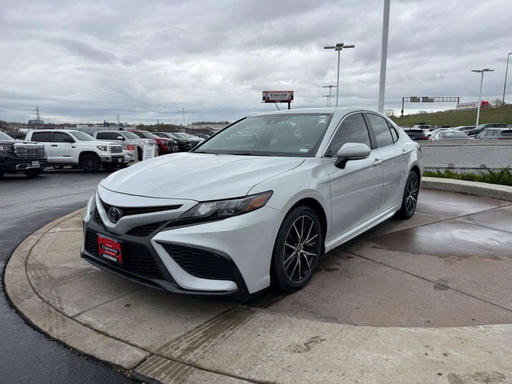 Certified 2022 Toyota Camry SE image 9