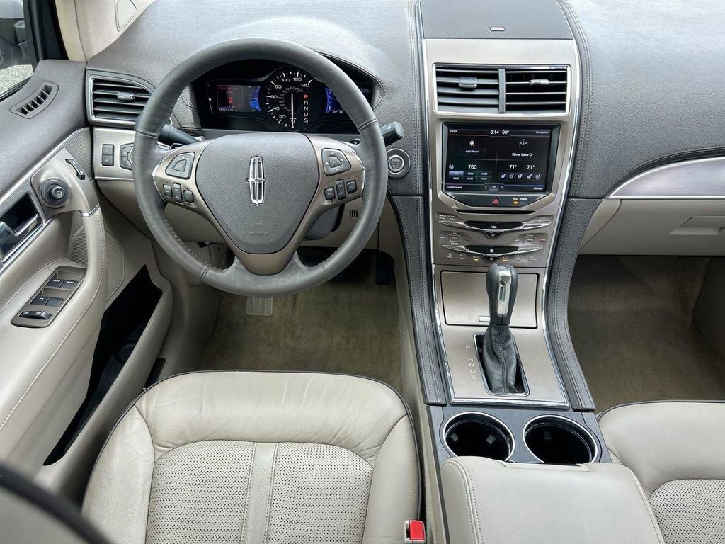 Used 2013 Lincoln MKX FWD image 18