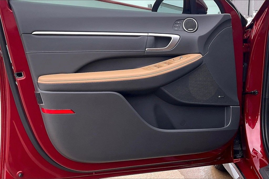 Used 2025 Hyundai Sonata Limited image 23