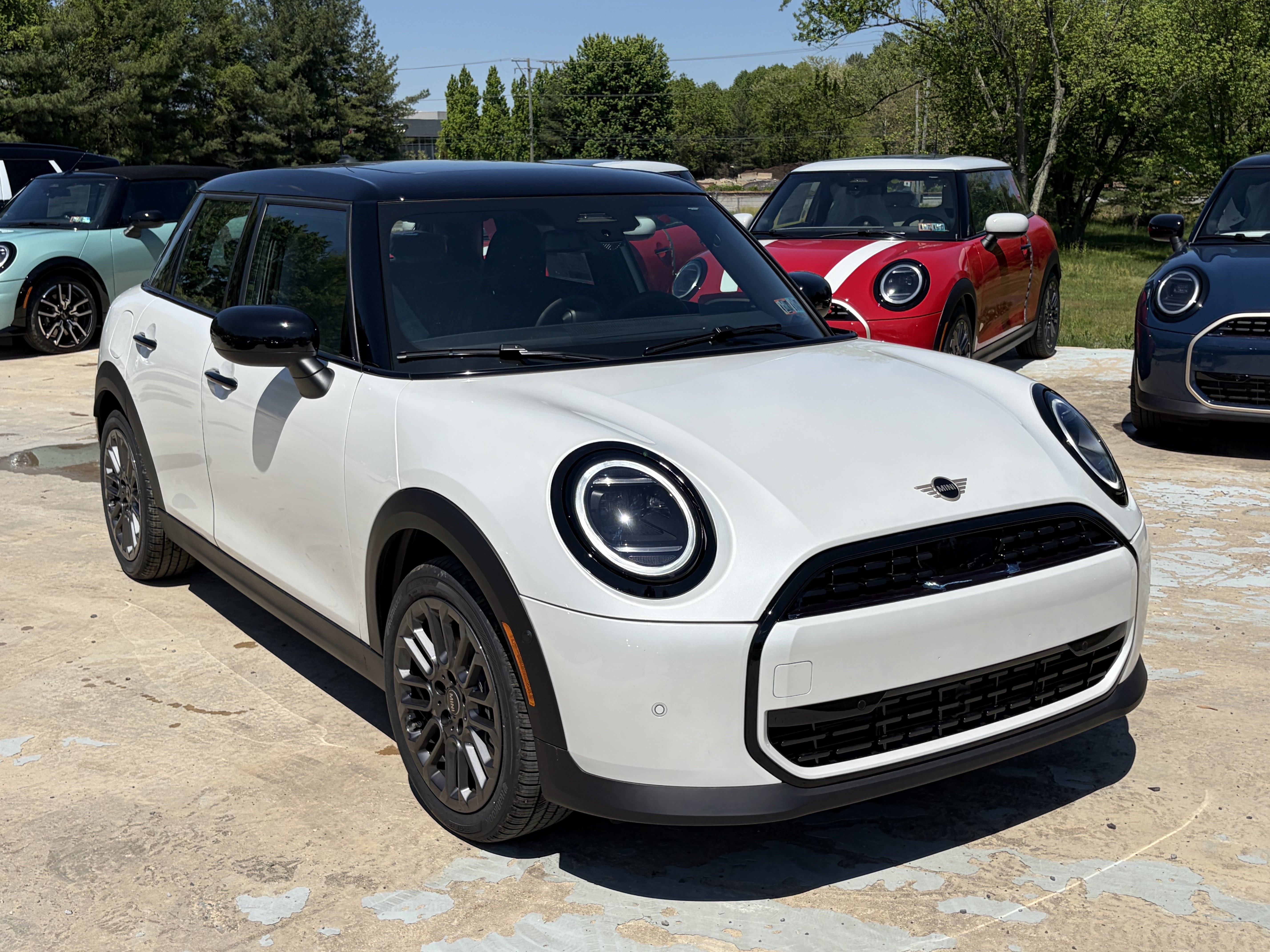 Used 2026 MINI Cooper 4-Door Hardtop FWD image 3