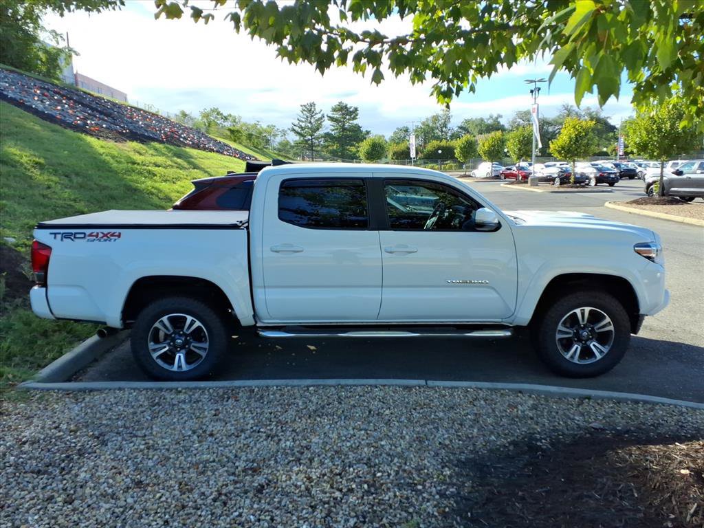 Used 2017 Toyota Tacoma TRD Sport w/ Tow Package (A/T) AWD/4WD image 3