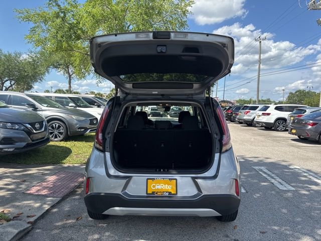 Used 2025 Kia Soul LX w/ LX Technology Package FWD image 17