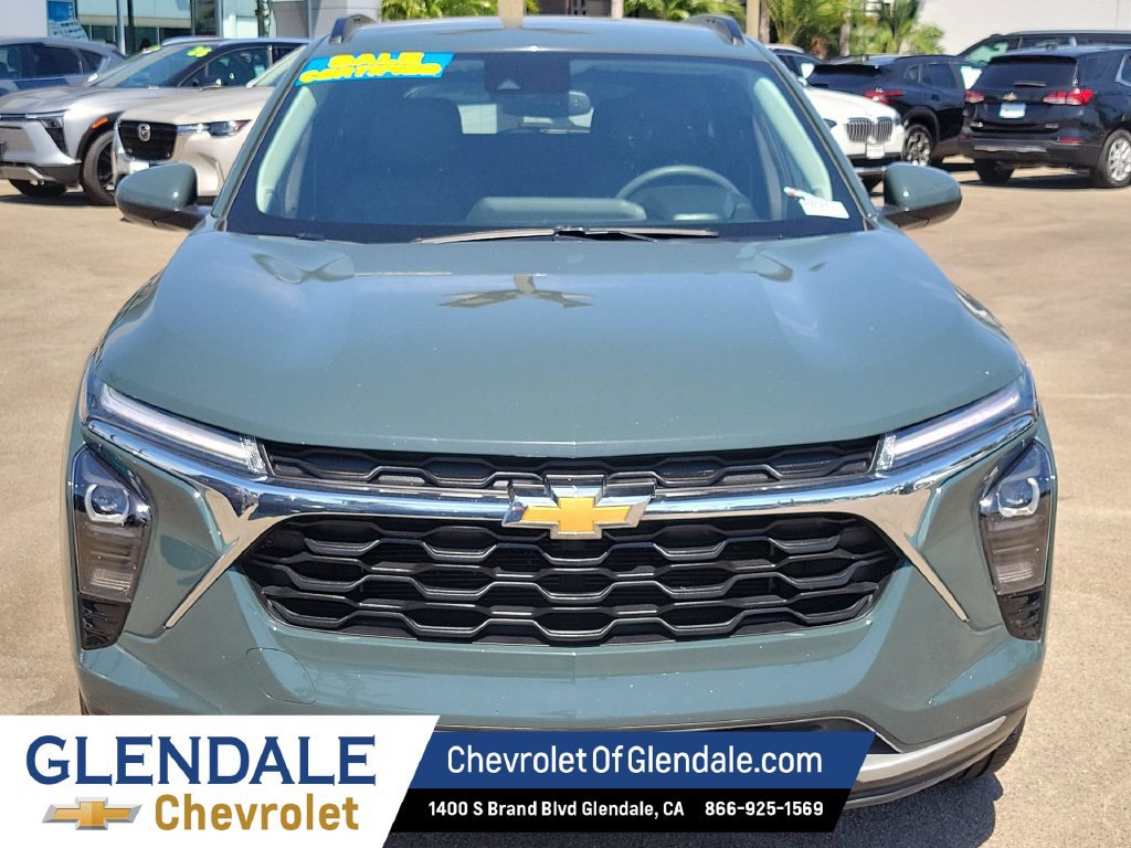 Used 2025 Chevrolet Trax LT FWD image 16