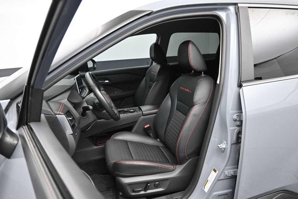 Used 2025 Nissan Rogue SV AWD/4WD image 20