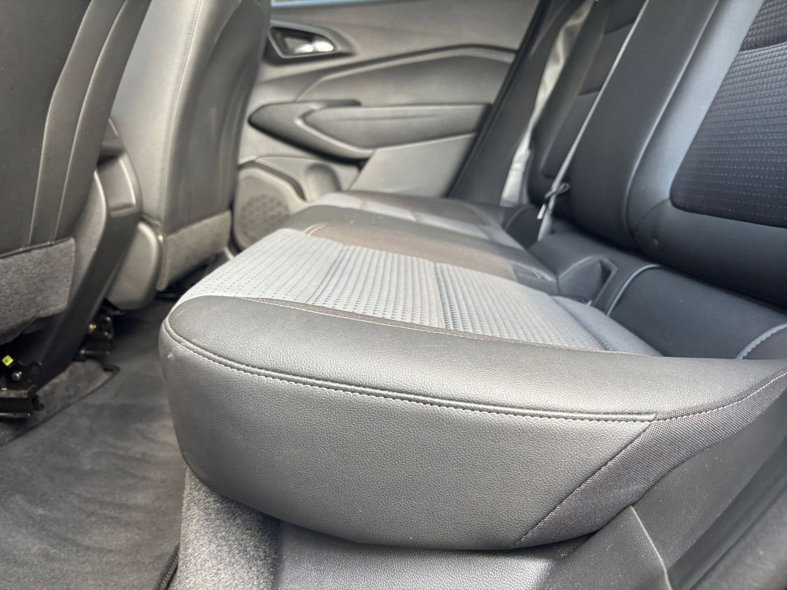 Used 2025 Chevrolet Trax LT image 27