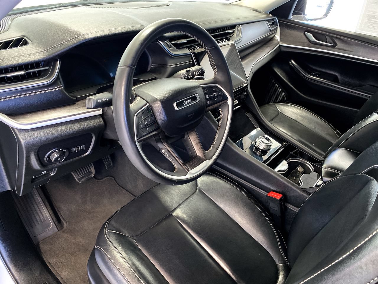 Used 2023 Jeep Grand Cherokee Limited RWD image 20