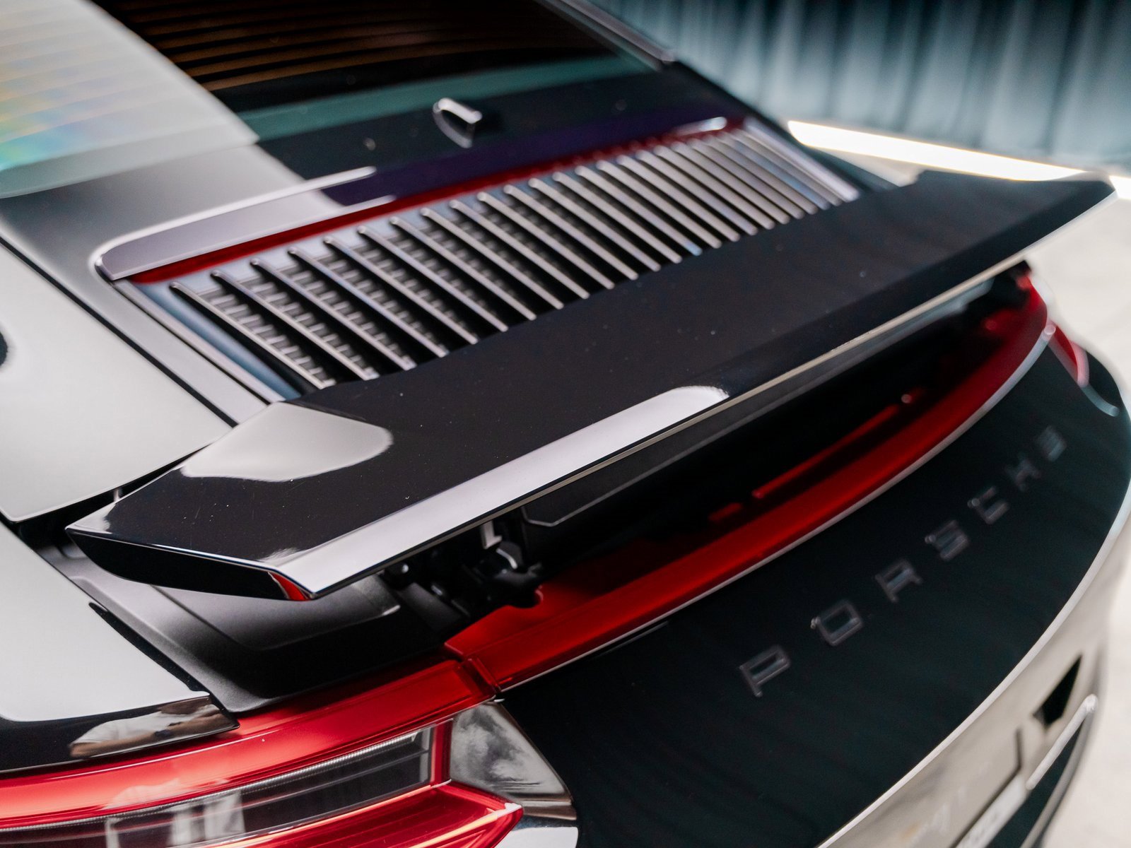 Used 2018 Porsche 911 Carrera 4S image 2