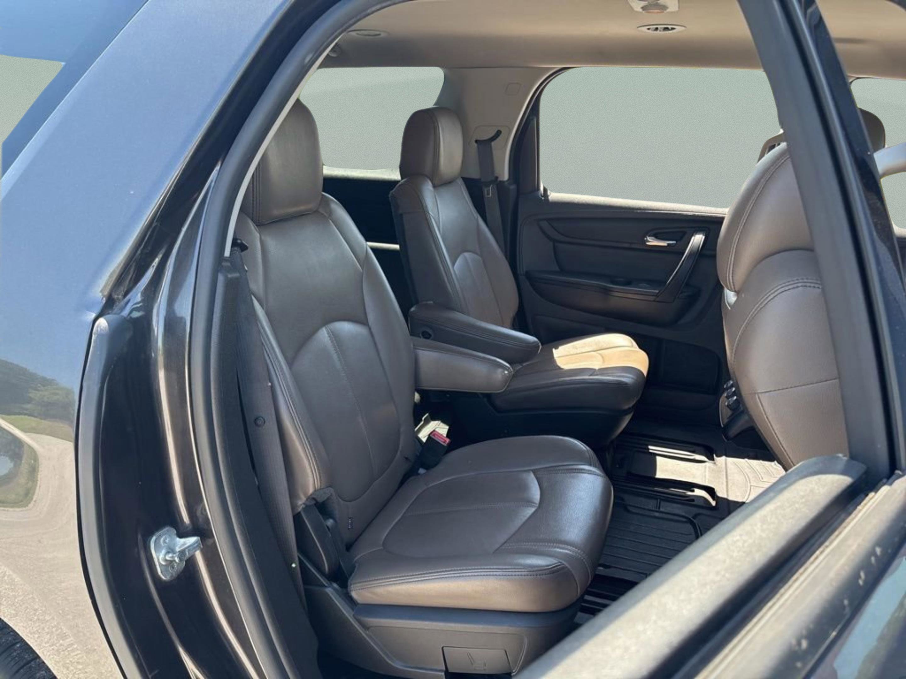 Used 2014 GMC Acadia SLE image 30