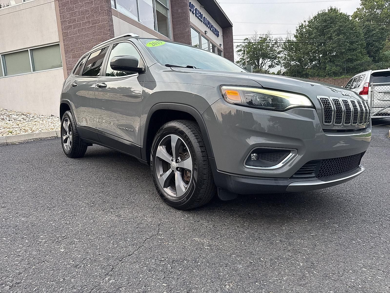 Used 2019 Jeep Cherokee Limited w/ Trailer Tow Group AWD/4WD image 17