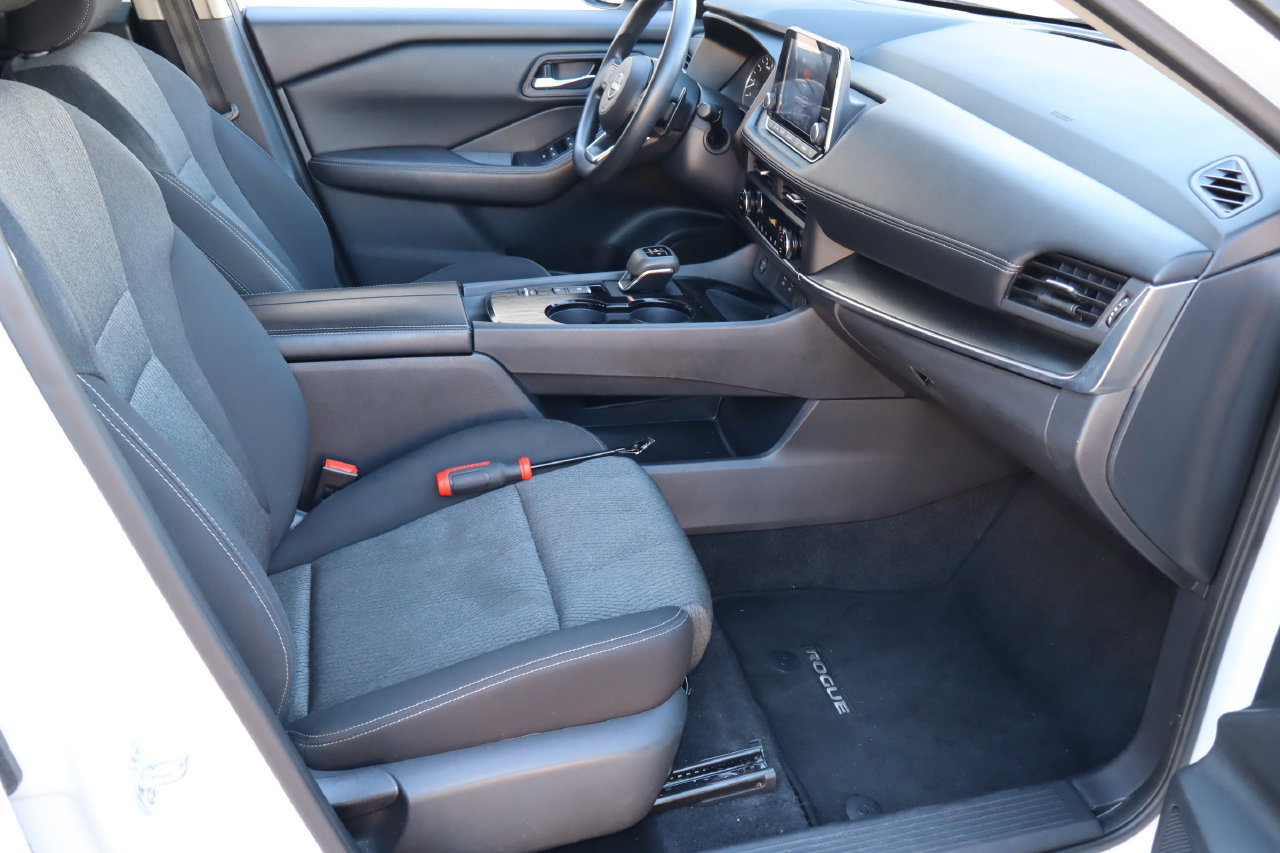 Used 2024 Nissan Rogue SV FWD image 16