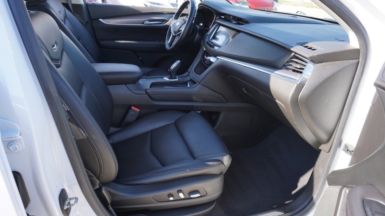 Used 2018 Cadillac XT5 Luxury w/ Driver Awareness Package image 14