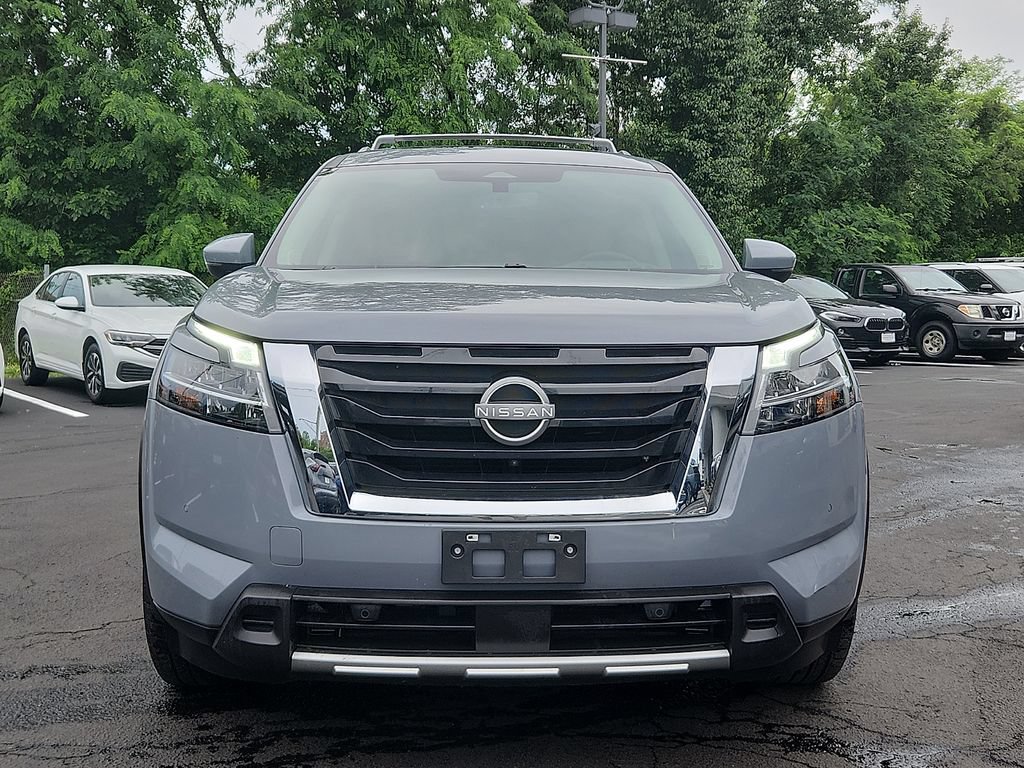 Used 2023 Nissan Pathfinder Platinum AWD/4WD image 2