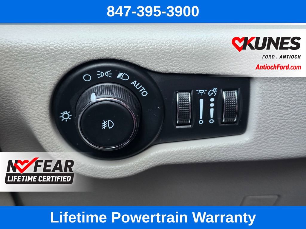 Used 2024 Chrysler Pacifica Touring-L FWD image 43