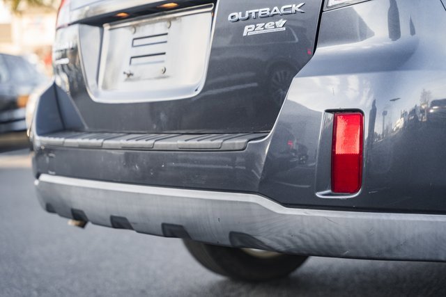 Used 2010 Subaru Outback 2.5i Premium image 9