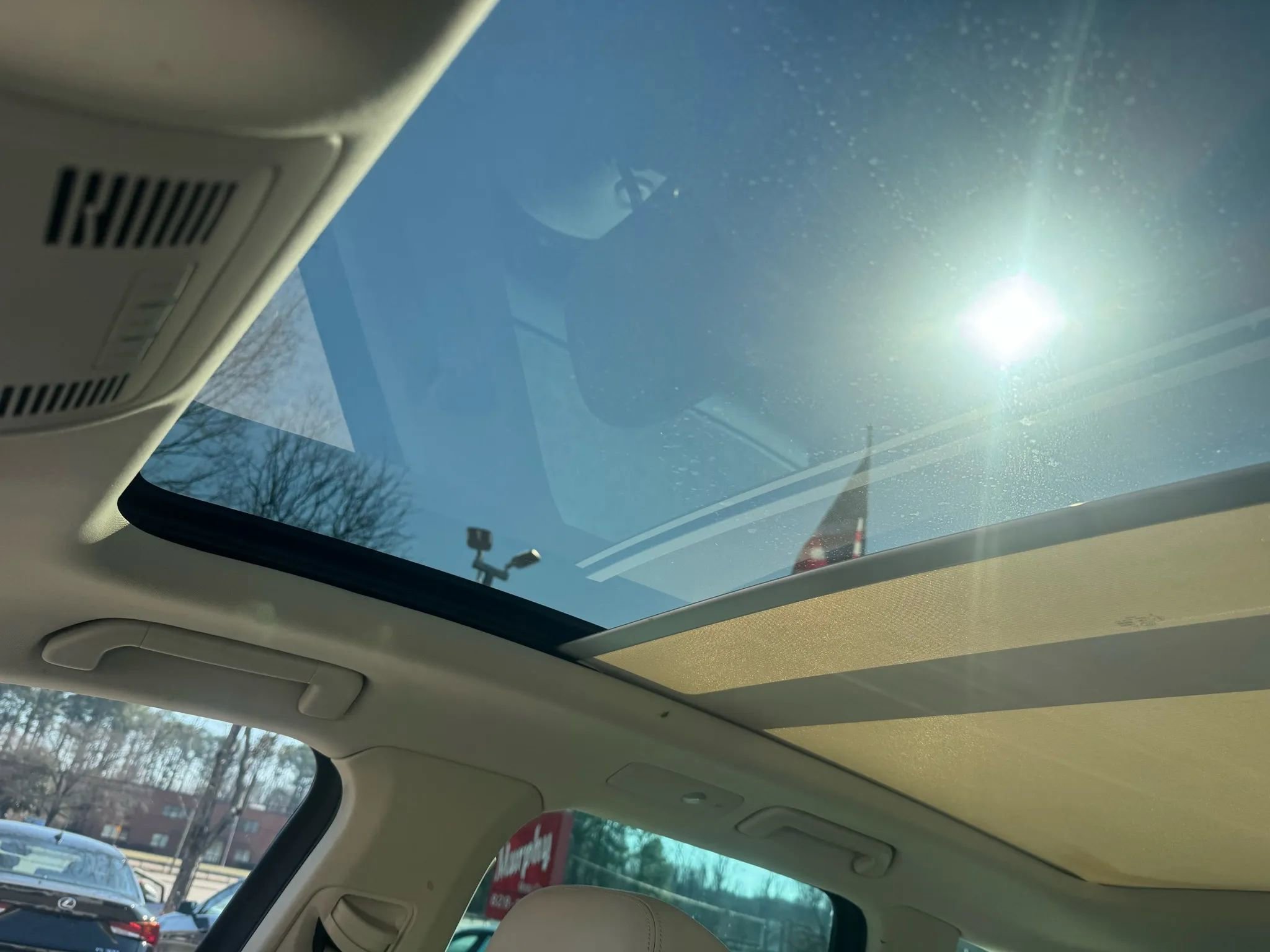 Used 2015 Volkswagen Touareg VR6 image 33