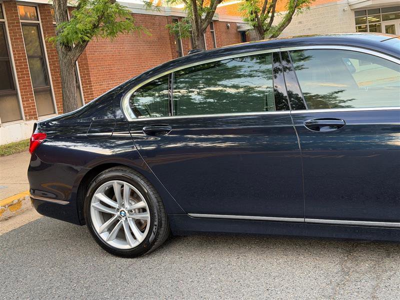 Used 2019 BMW 750i xDrive w/ Luxury Rear Seating Package AWD/4WD image 9